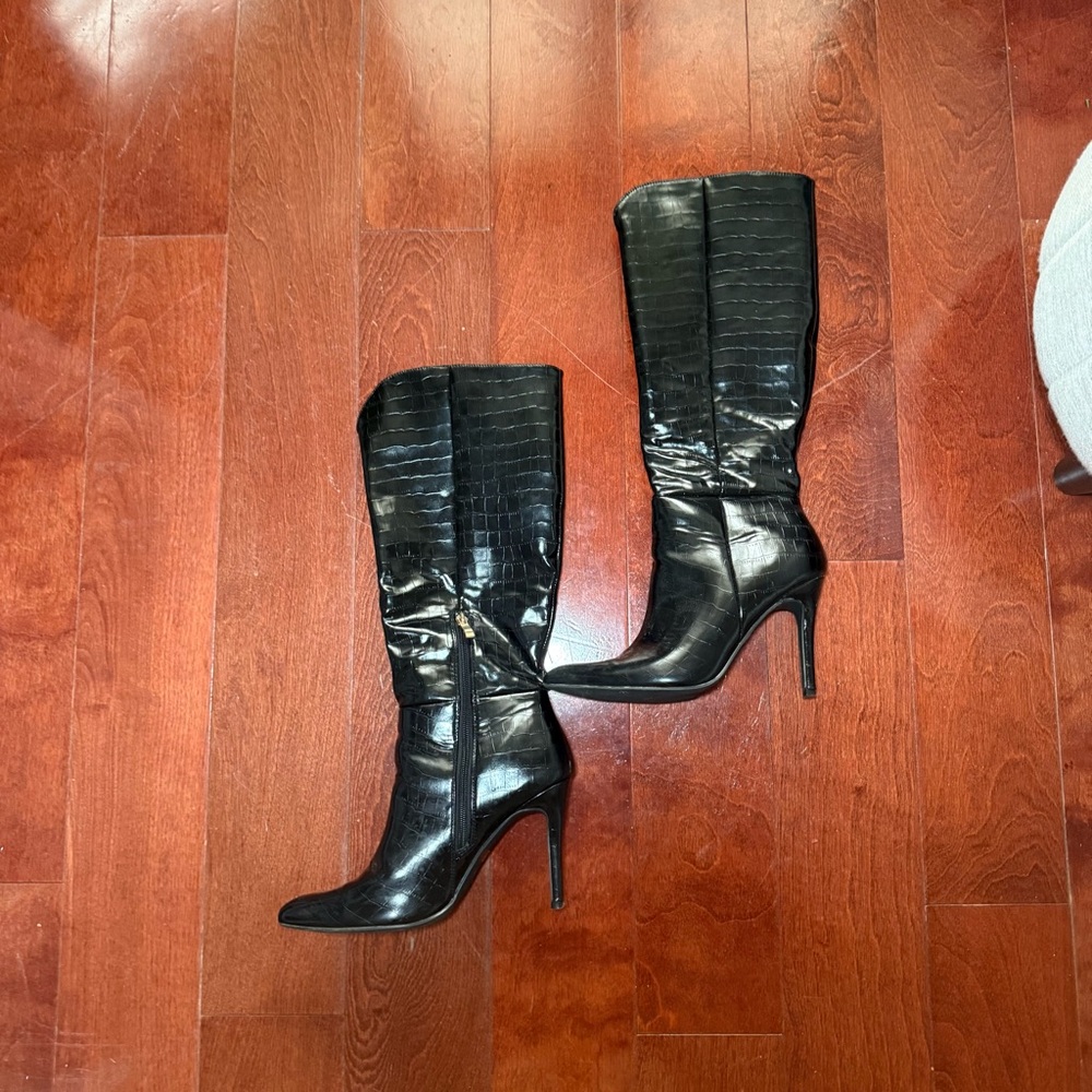 Elegant Black Heeled Boots